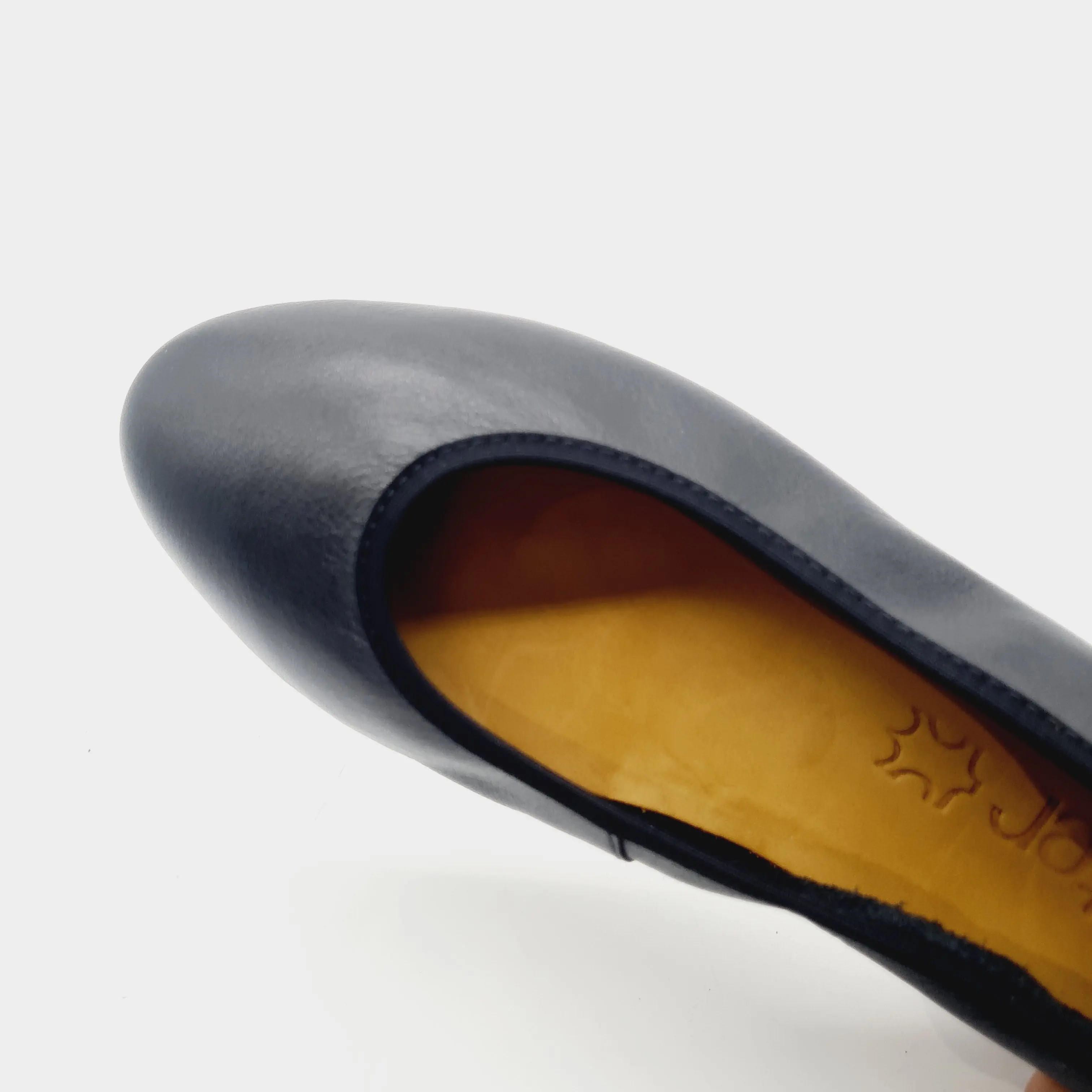 Skylar Casual Slip-On Pumps - Image 4